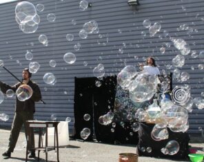 la conférence saponique, spectacle burlesque de bulles