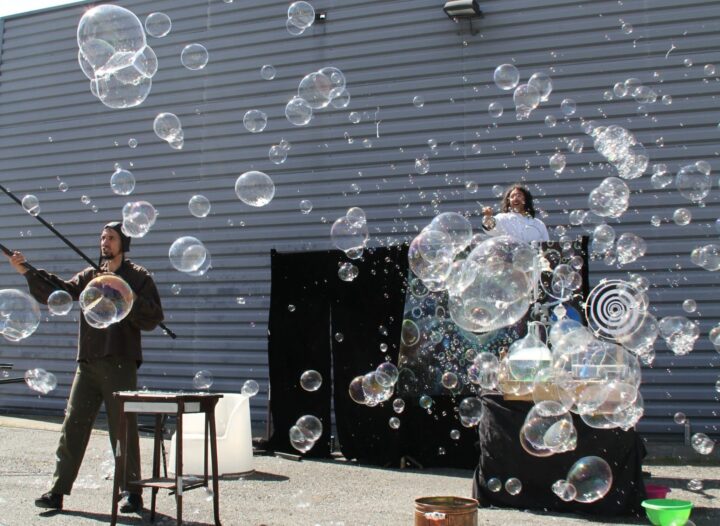 la conférence saponique, spectacle burlesque de bulles