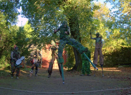 les esprits de la Forêt echassier au château d'Assat